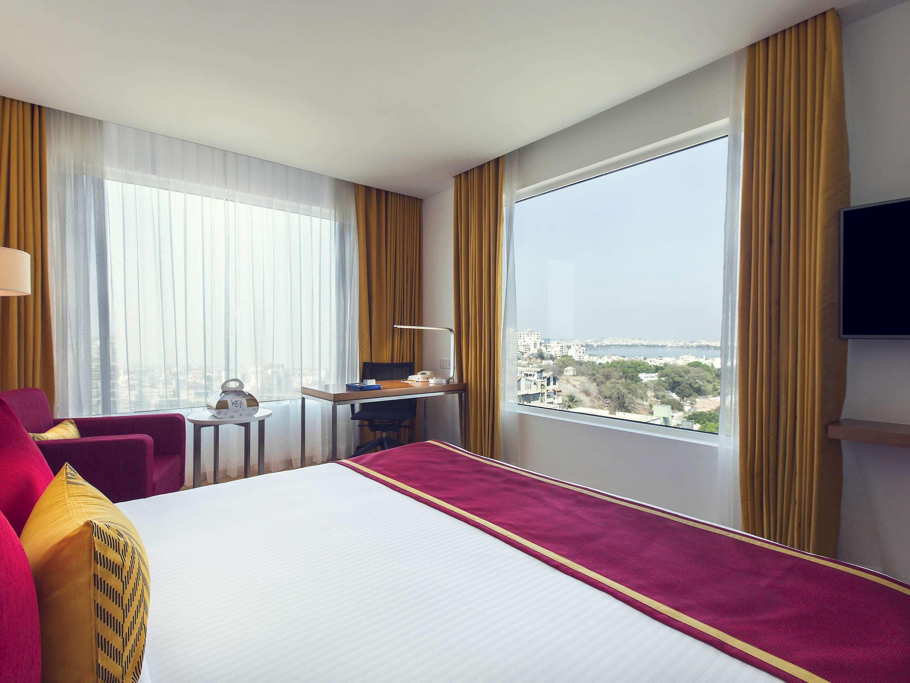 Mercure Hyderabad Kcp Banjara Hills, An Accor Hotel Екстер'єр фото A room at the hotel