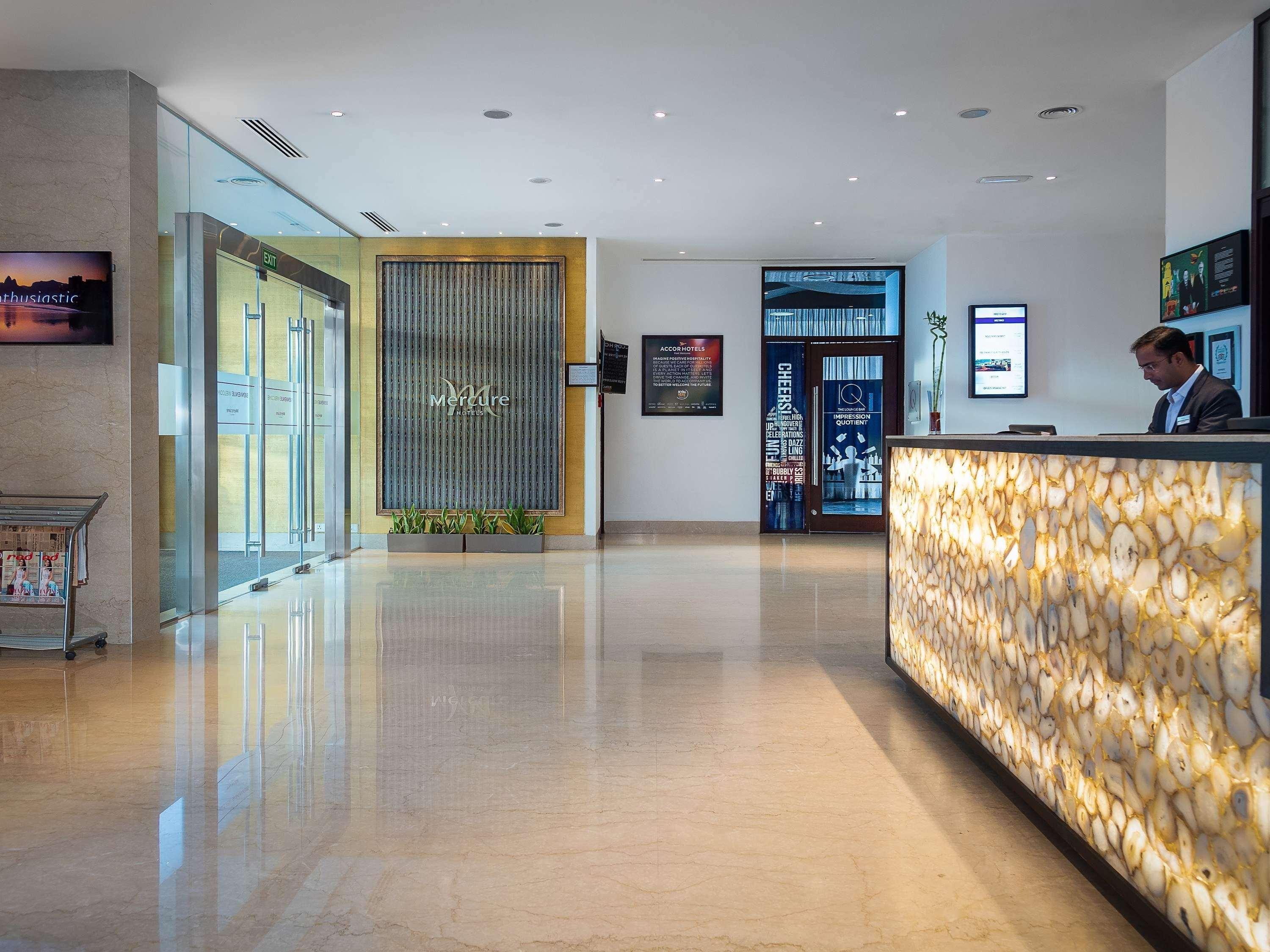 Mercure Hyderabad Kcp Banjara Hills, An Accor Hotel Екстер'єр фото Lobby