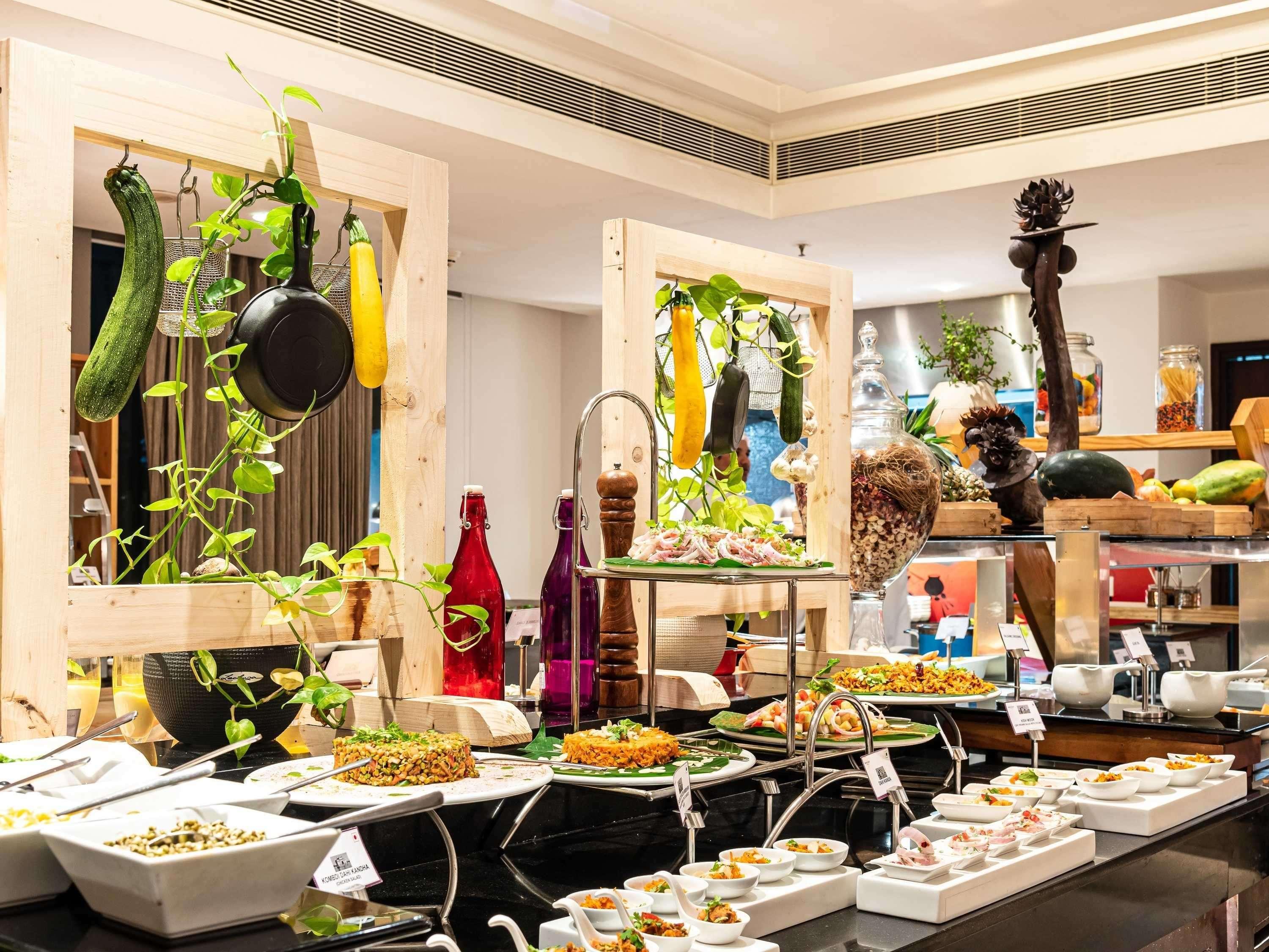 Mercure Hyderabad Kcp Banjara Hills, An Accor Hotel Екстер'єр фото A buffet at a hotel
