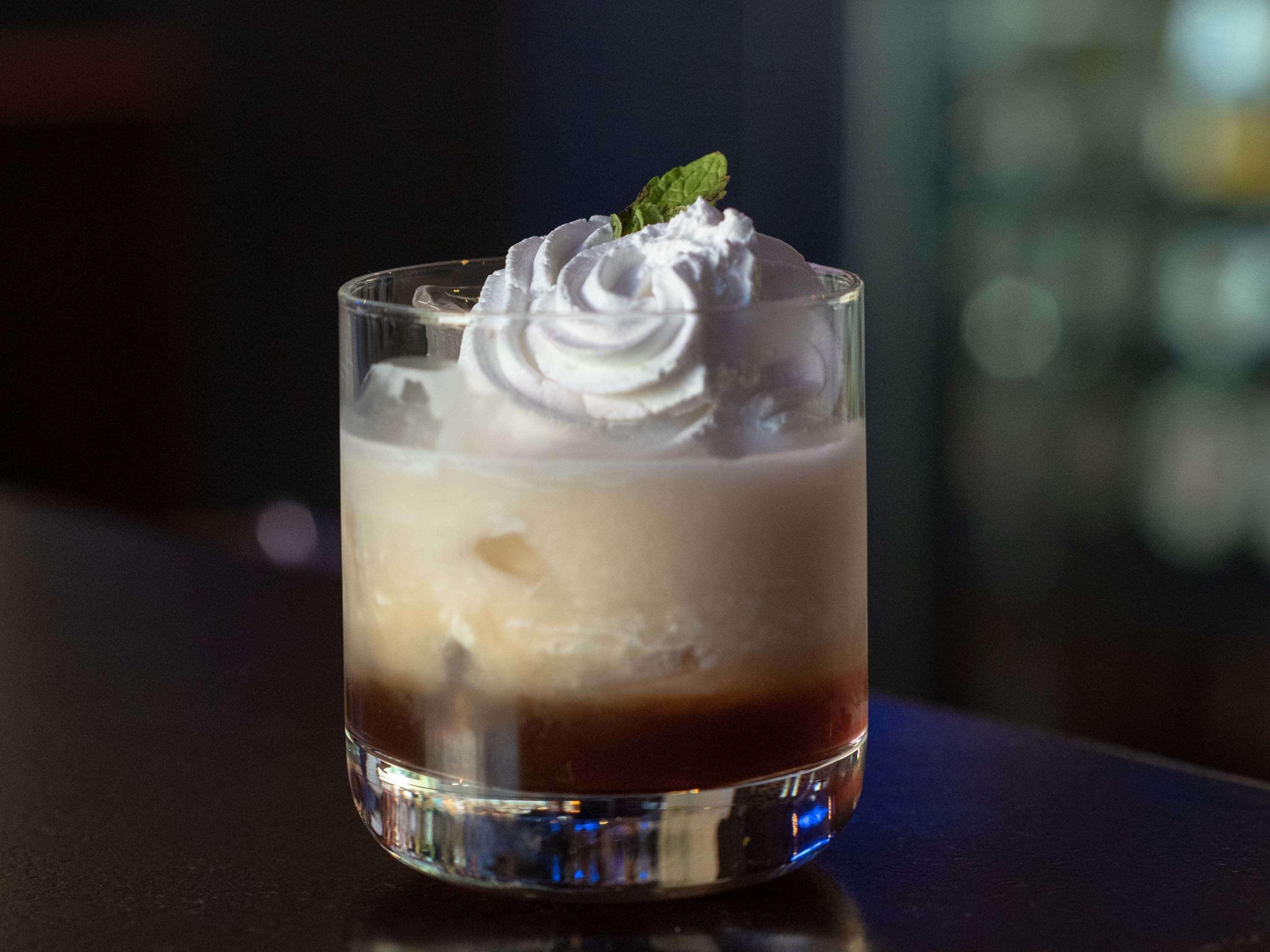 Mercure Hyderabad Kcp Banjara Hills, An Accor Hotel Екстер'єр фото A white Russian