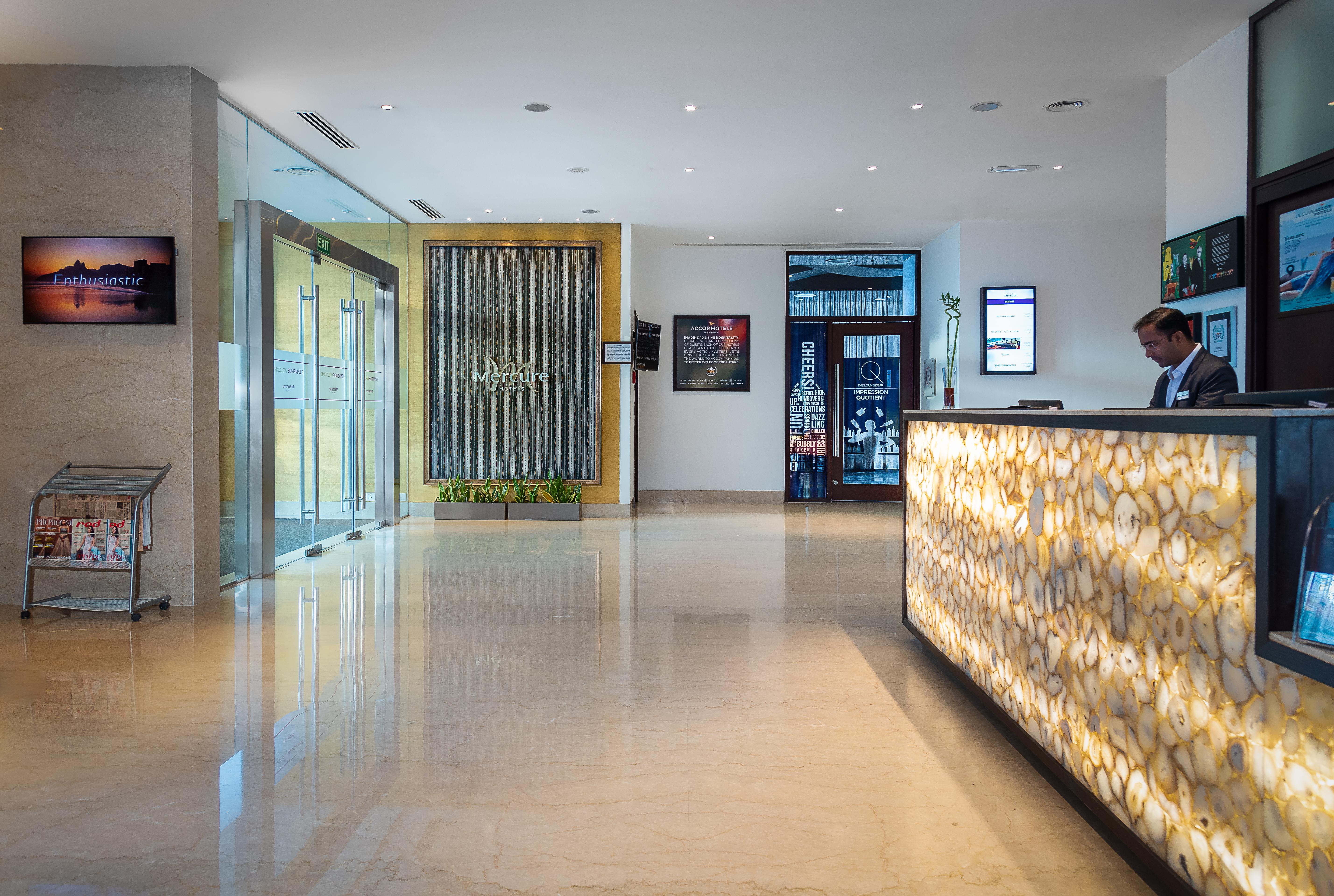 Mercure Hyderabad Kcp Banjara Hills, An Accor Hotel Екстер'єр фото Lobby