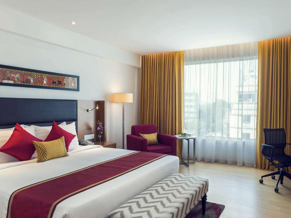 Mercure Hyderabad Kcp Banjara Hills, An Accor Hotel Екстер'єр фото A room at the hotel